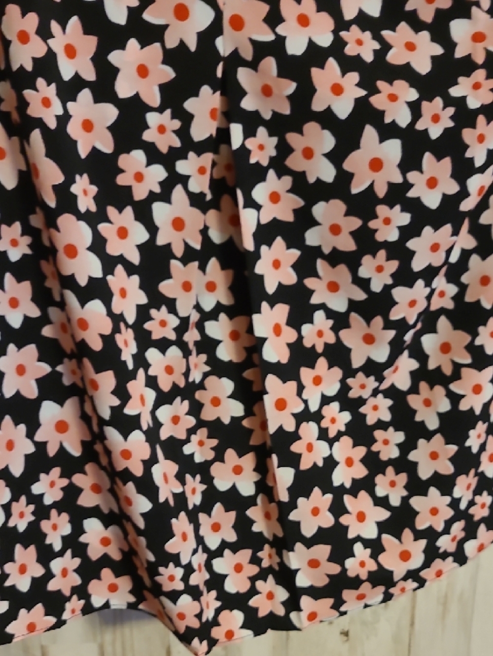 CABI Black Floral-Print V-Neck Short Sleeve Blouse - Pink Daisy Pattern - Picture 4 of 6